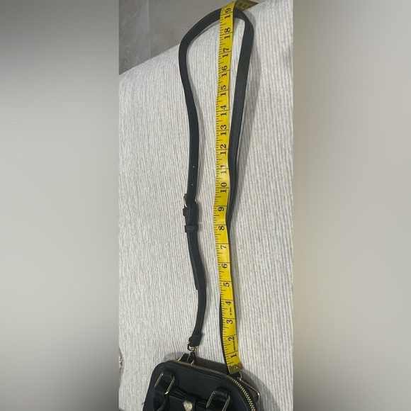 Betsy Johnson Black Crossbody
Floral Pattern Lining
Adorable purse
New No Tags - Picture 11 of 13